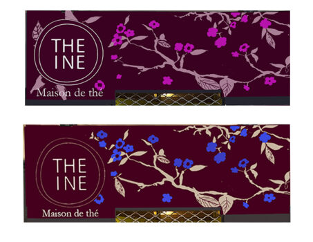 Décors floraux stylisés.